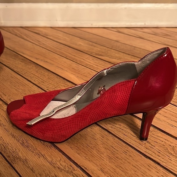 TROTTERS peeptoe heels, size 6.5 - Picture 6 of 9